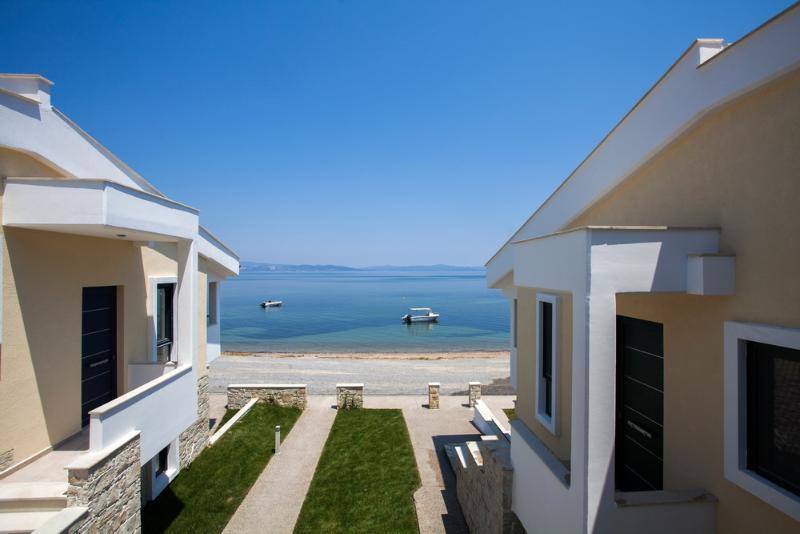 Elpiniki Luxury Apartments เนอาโปติไดอา ภายนอก รูปภาพ