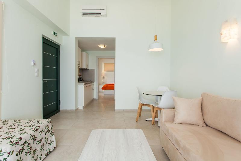 Elpiniki Luxury Apartments เนอาโปติไดอา ภายนอก รูปภาพ