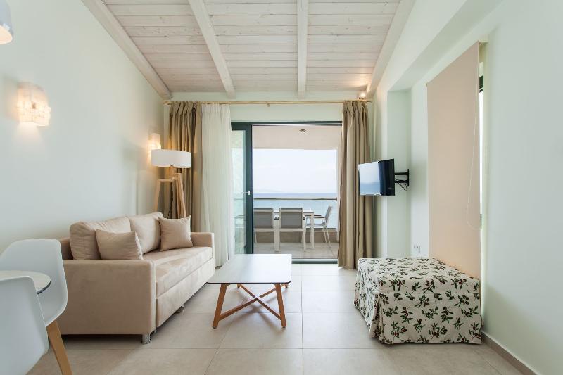 Elpiniki Luxury Apartments เนอาโปติไดอา ภายนอก รูปภาพ